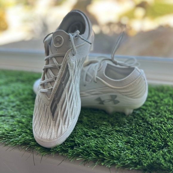 New Under Armour White Magnetico Elite 4 Soccer Cleats Women’s 6.5 - Picture 2 of 8